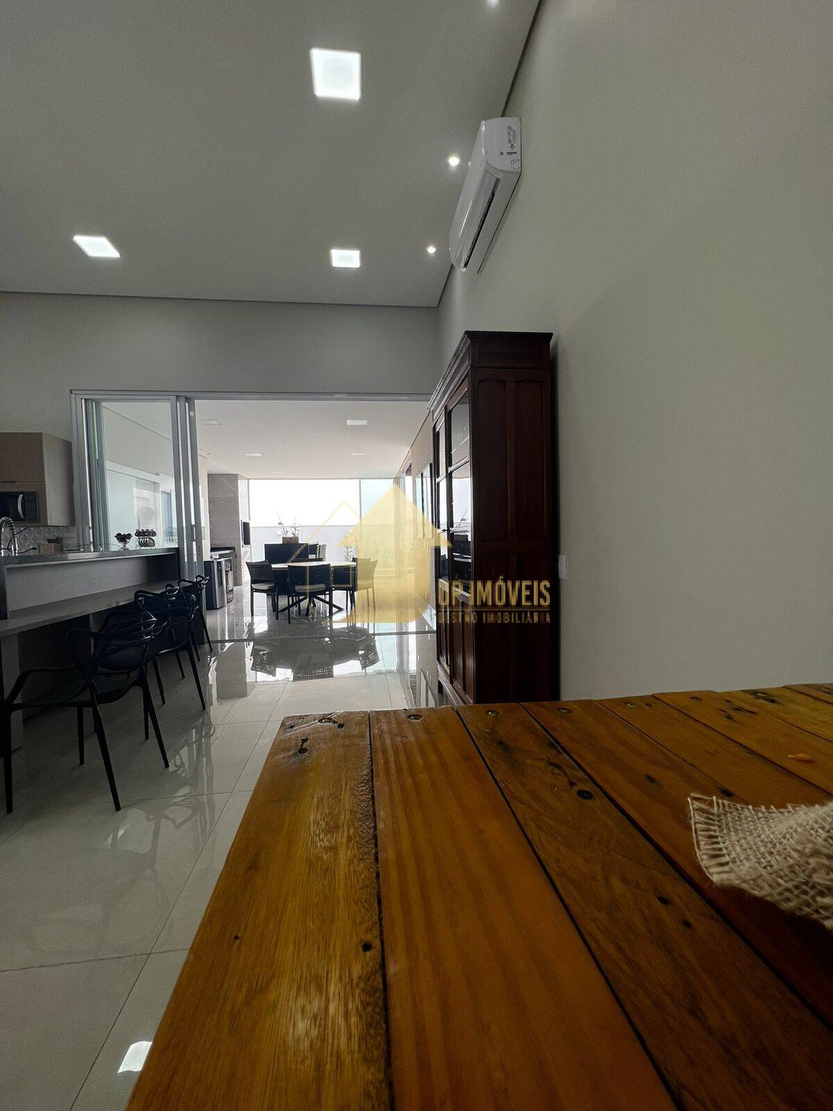 Casa à venda com 3 quartos, 255m² - Foto 6