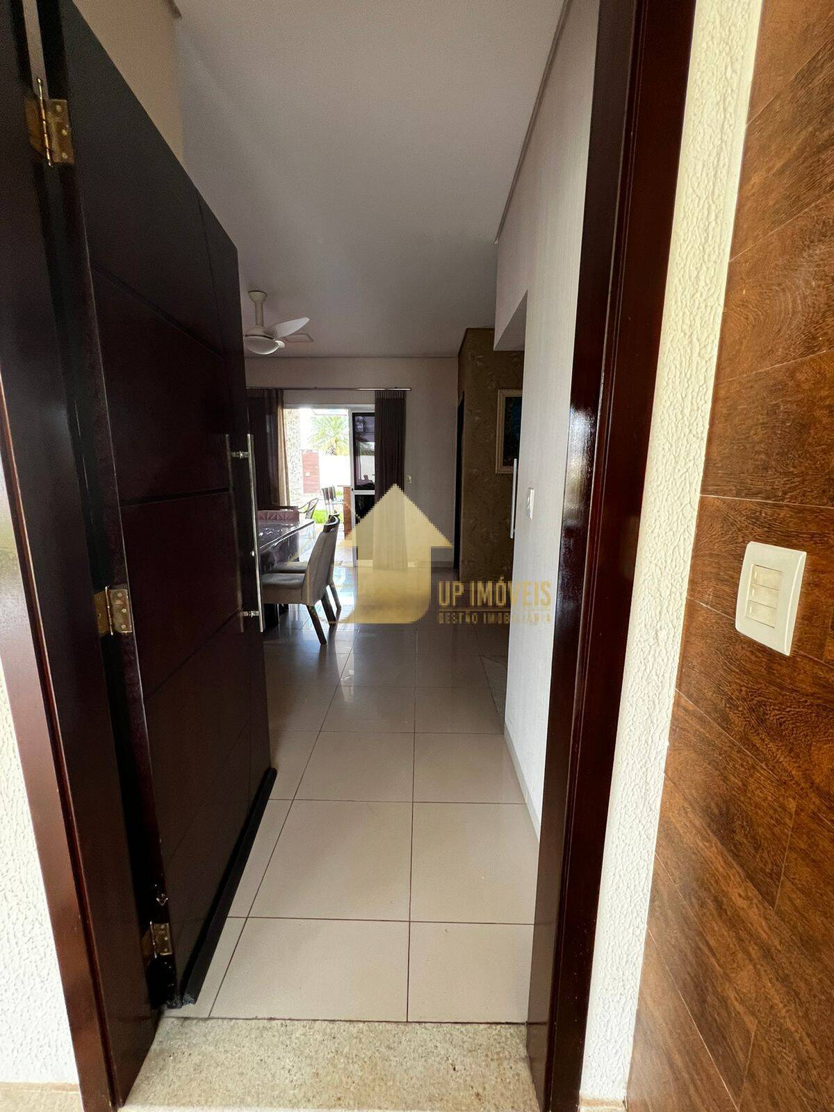 Casa de Condomínio à venda com 3 quartos, 250m² - Foto 3