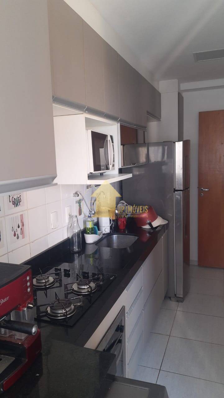 Apartamento à venda com 2 quartos, 70m² - Foto 2