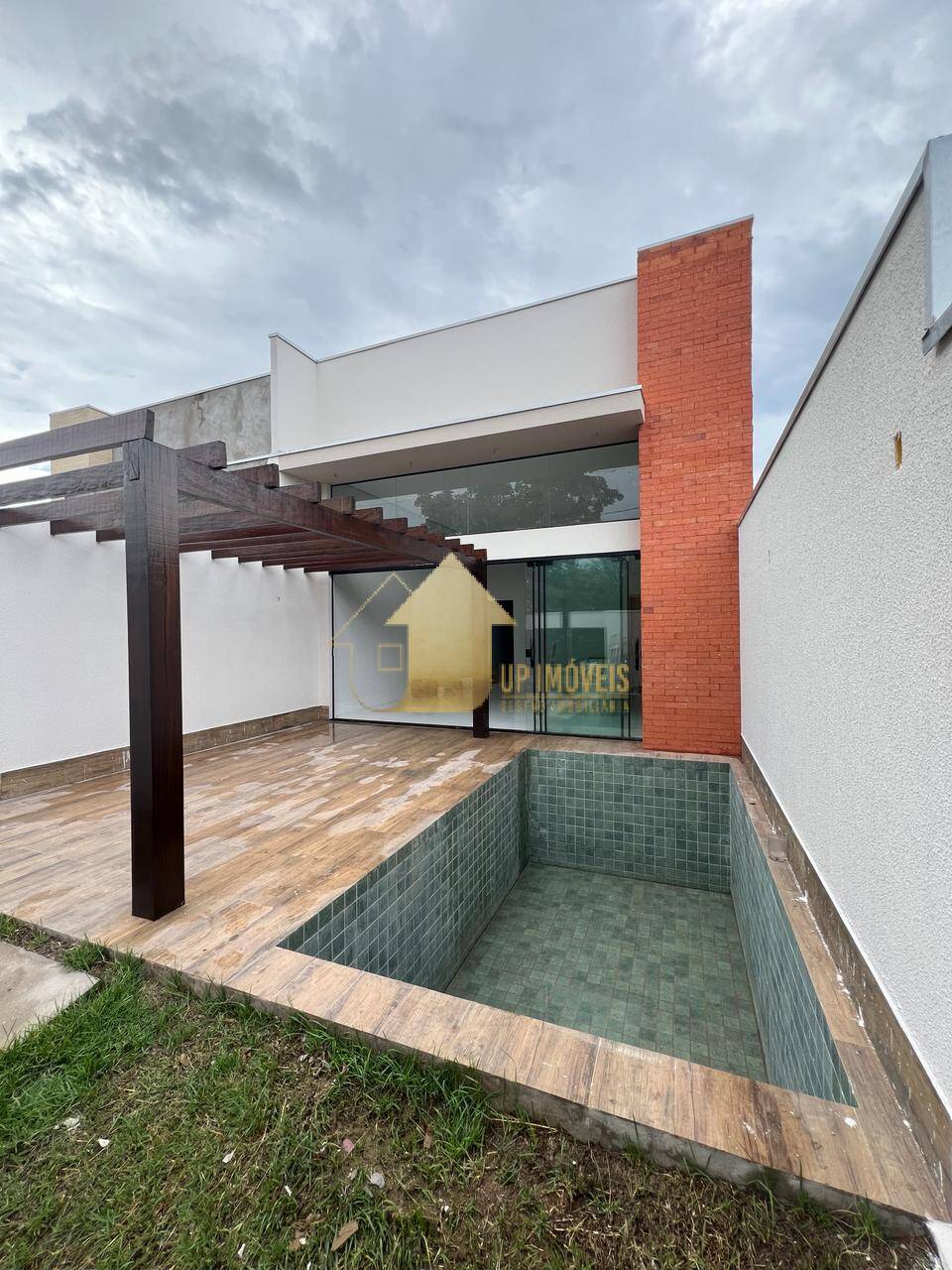 Casa à venda com 3 quartos, 164m² - Foto 1