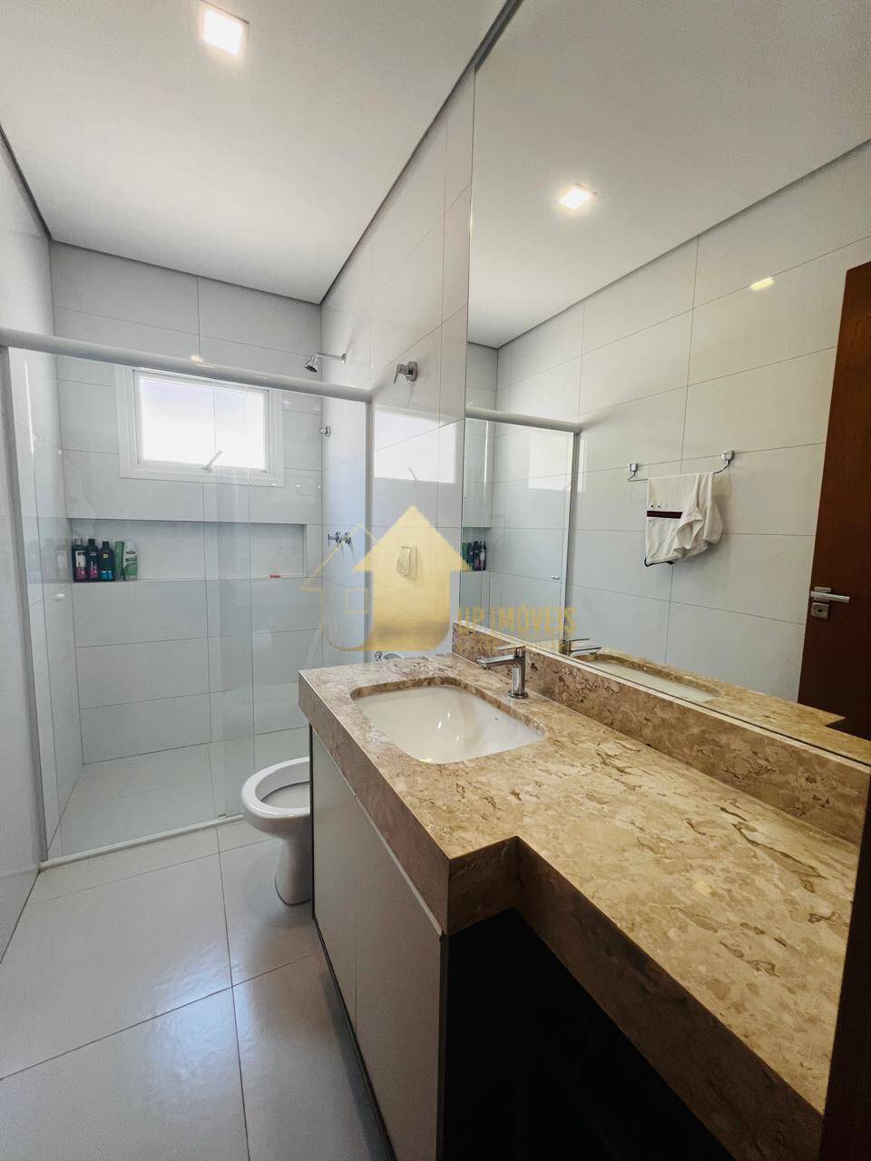 Casa à venda com 3 quartos, 250m² - Foto 11