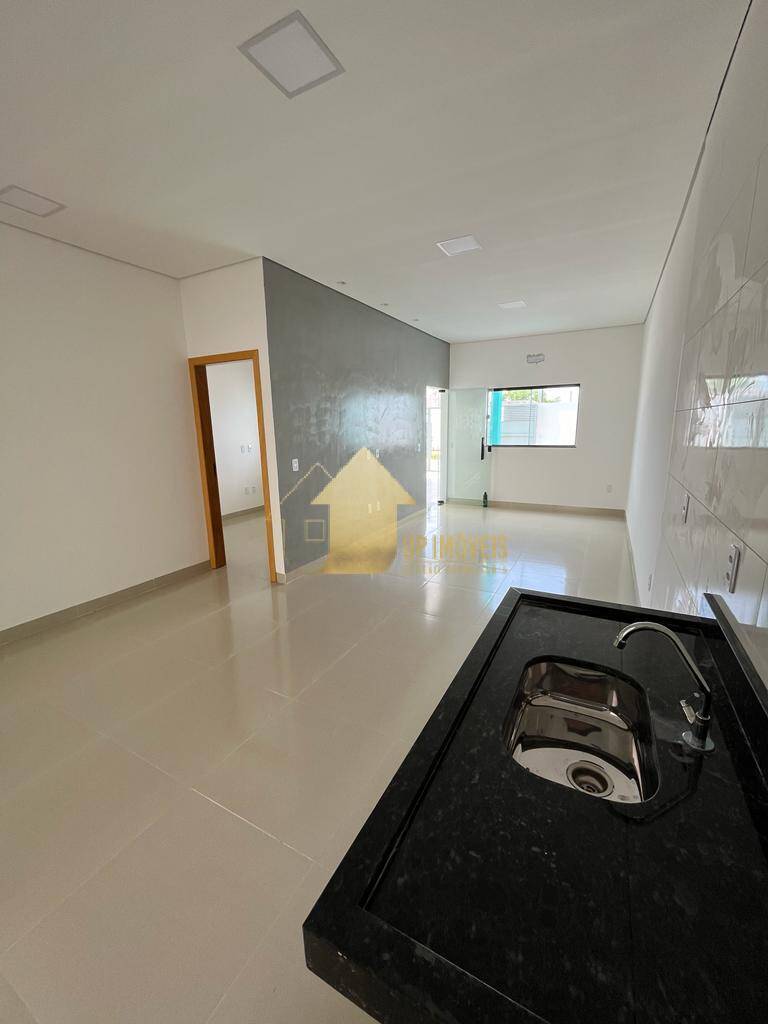 Casa à venda com 3 quartos, 122m² - Foto 1