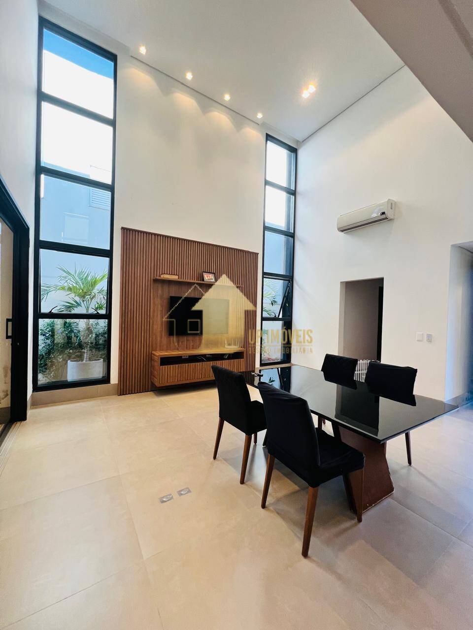 Casa à venda com 4 quartos, 340m² - Foto 2