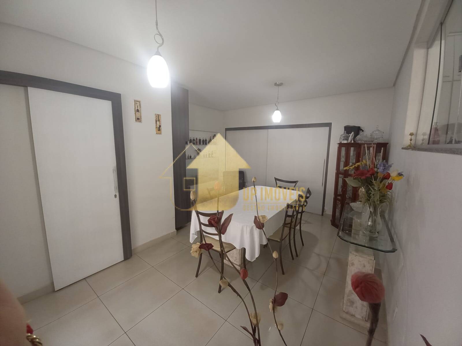 Casa para alugar com 4 quartos, 500m² - Foto 4