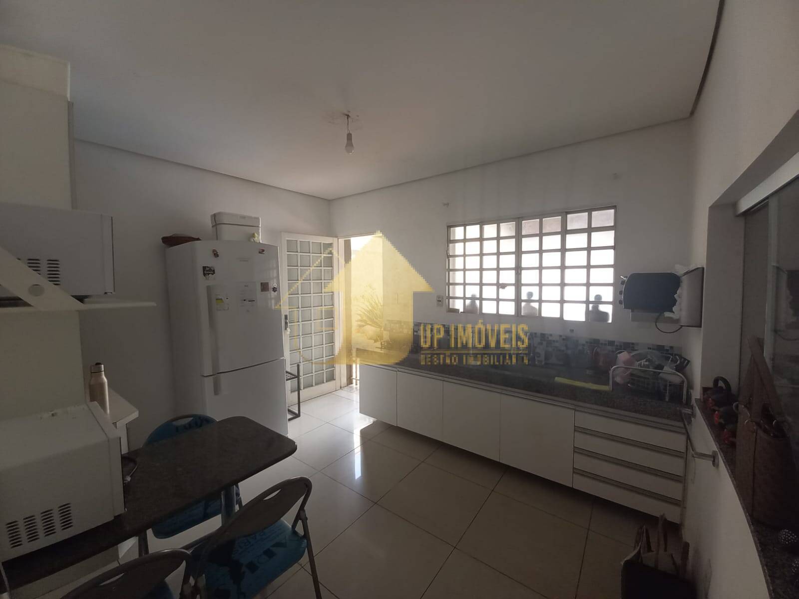 Casa para alugar com 4 quartos, 500m² - Foto 14