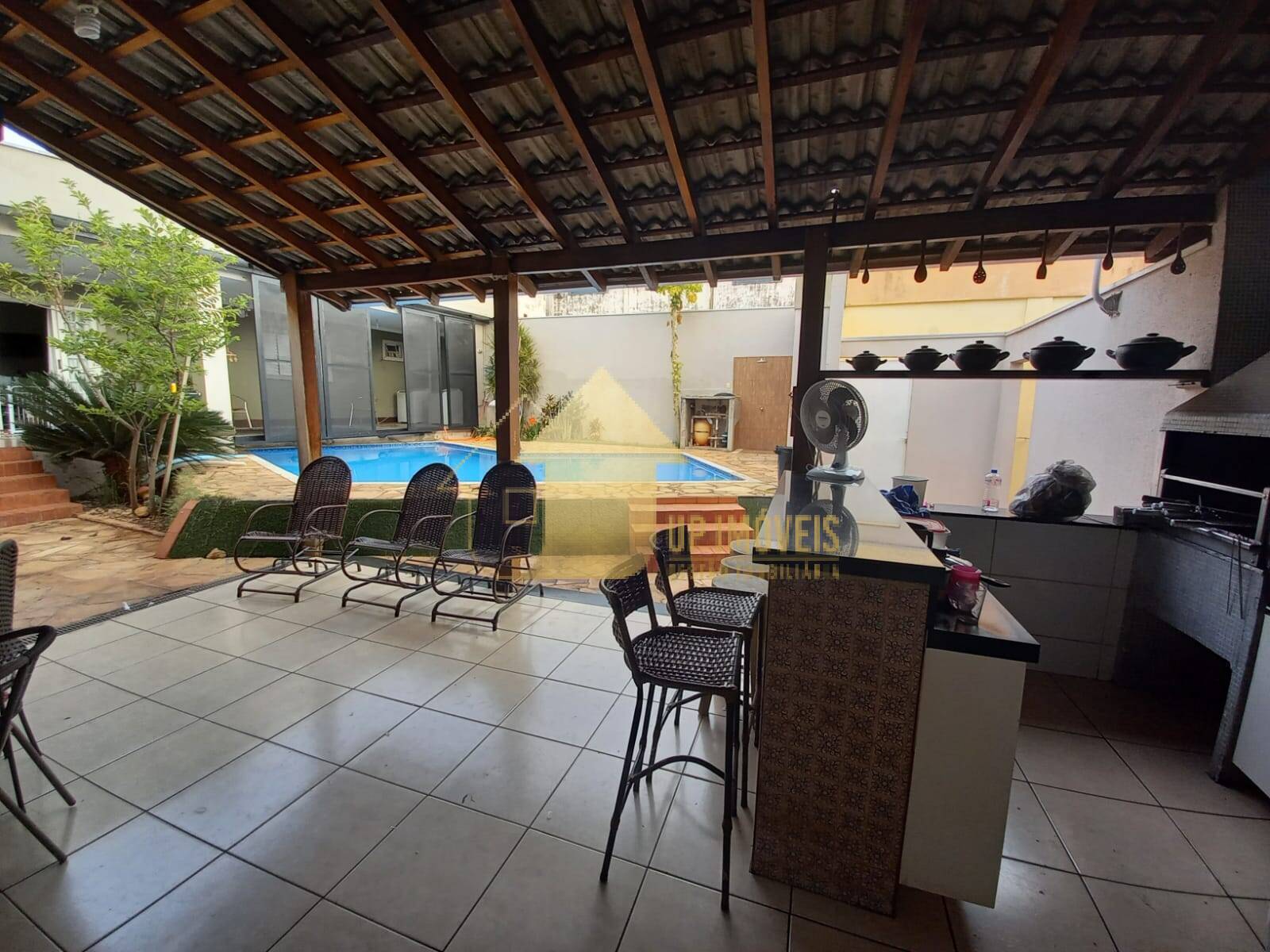 Casa para alugar com 4 quartos, 500m² - Foto 16