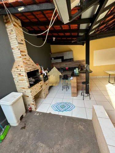 Casa à venda com 3 quartos, 180m² - Foto 1