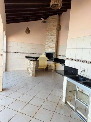 Casa à venda com 3 quartos, 140m² - Foto 2