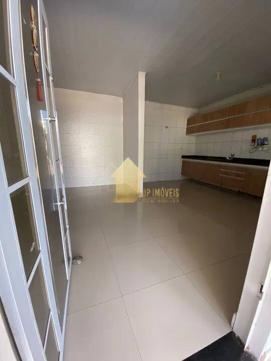 Casa para alugar com 2 quartos, 120m² - Foto 6