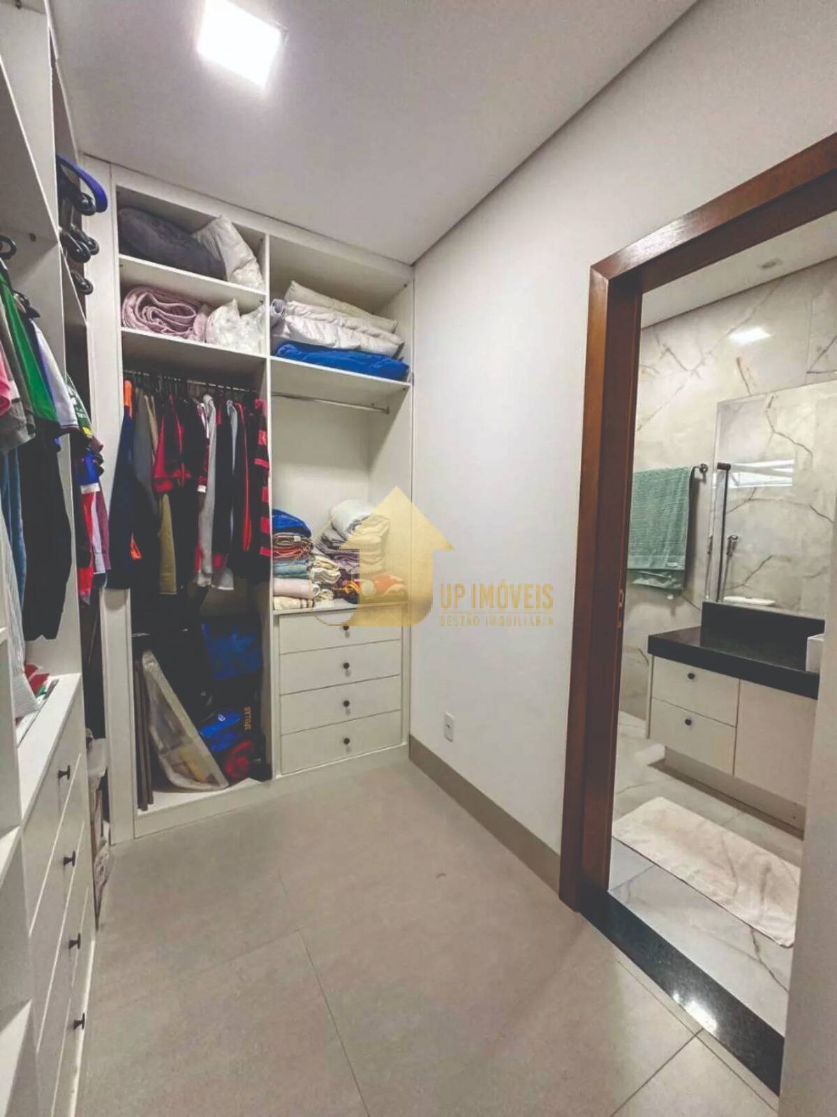 Casa de Condomínio à venda com 3 quartos, 200m² - Foto 3