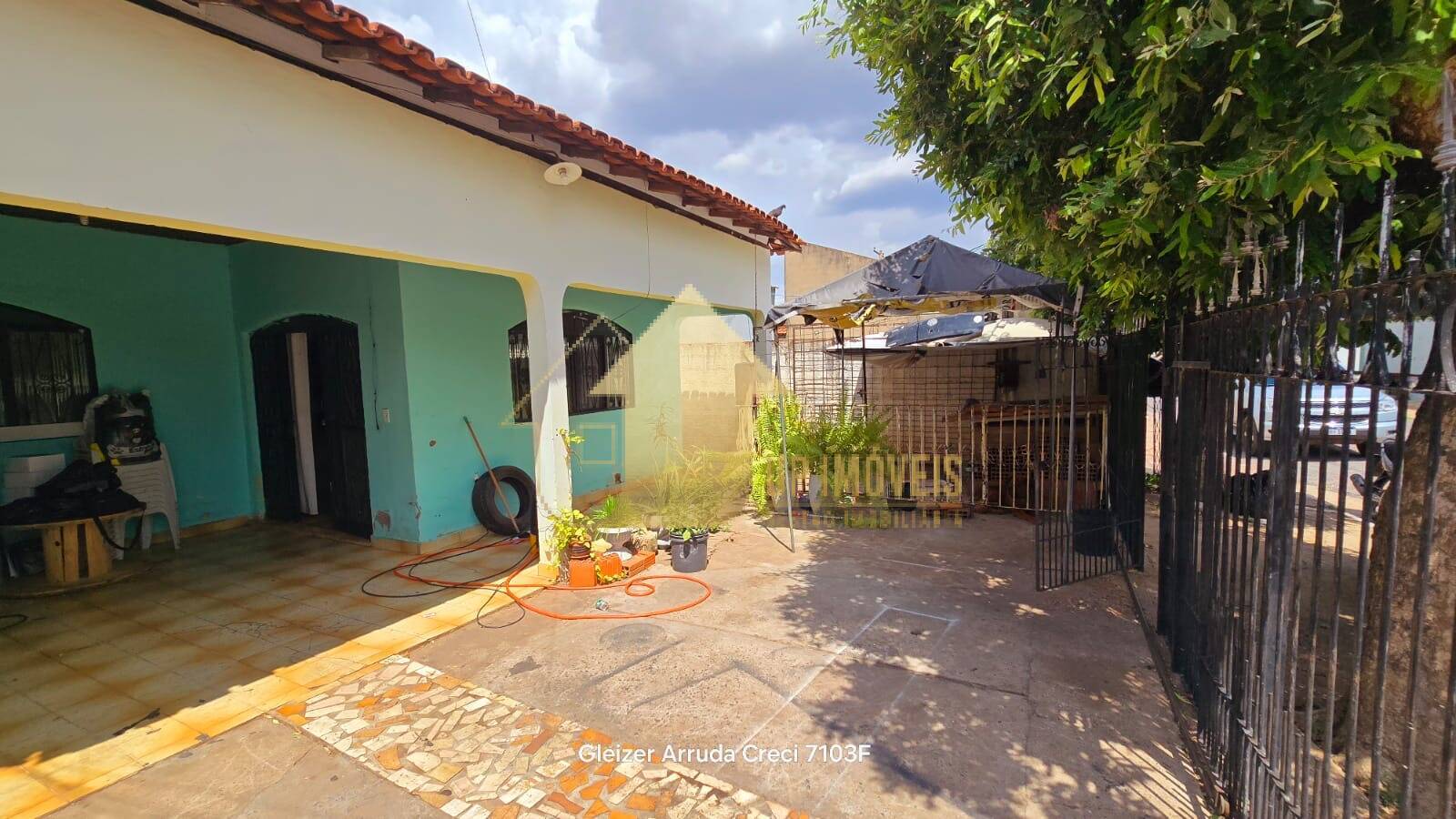 Casa à venda com 3 quartos, 200m² - Foto 1