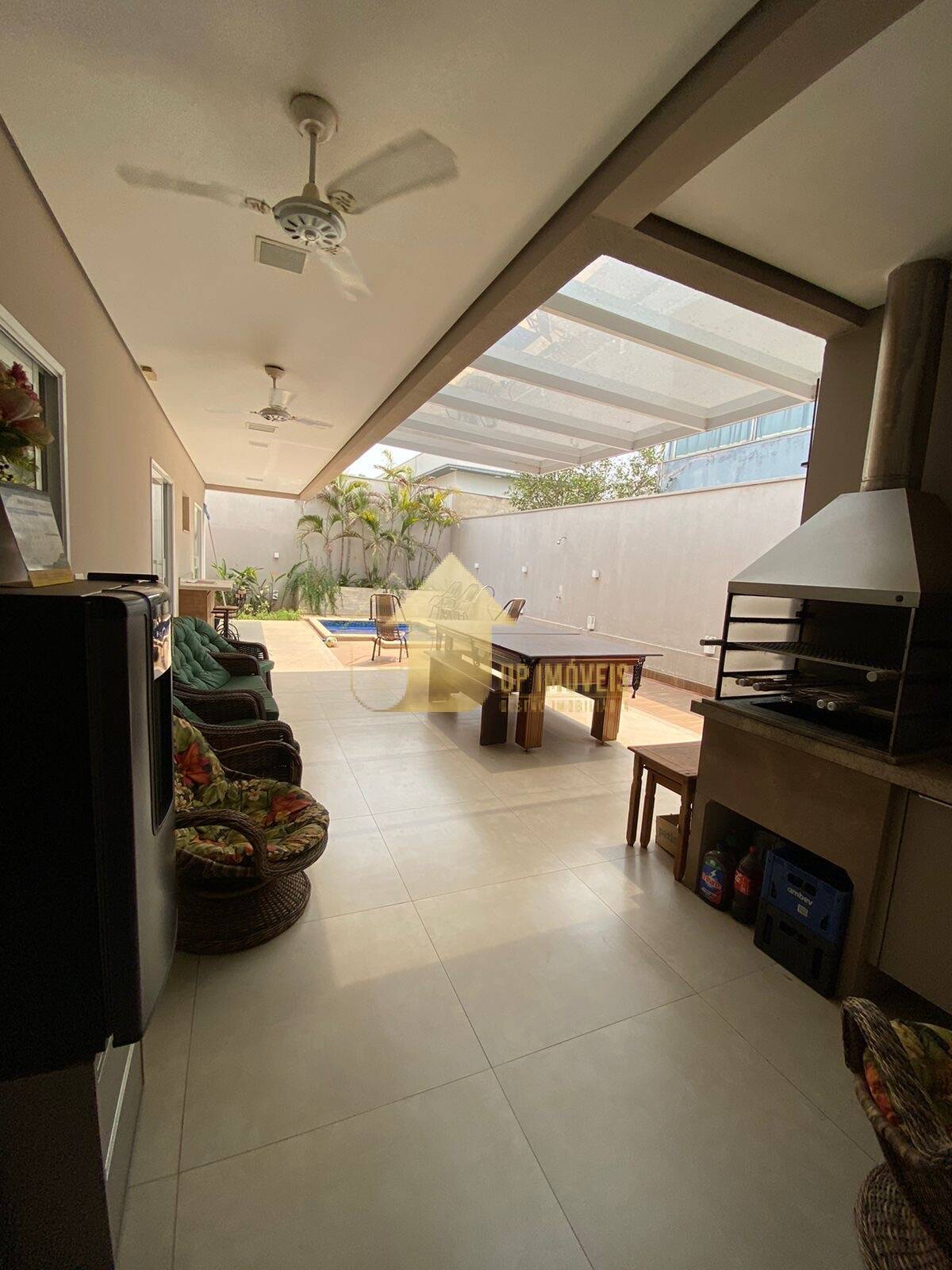 Casa de Condomínio à venda com 3 quartos, 260m² - Foto 2