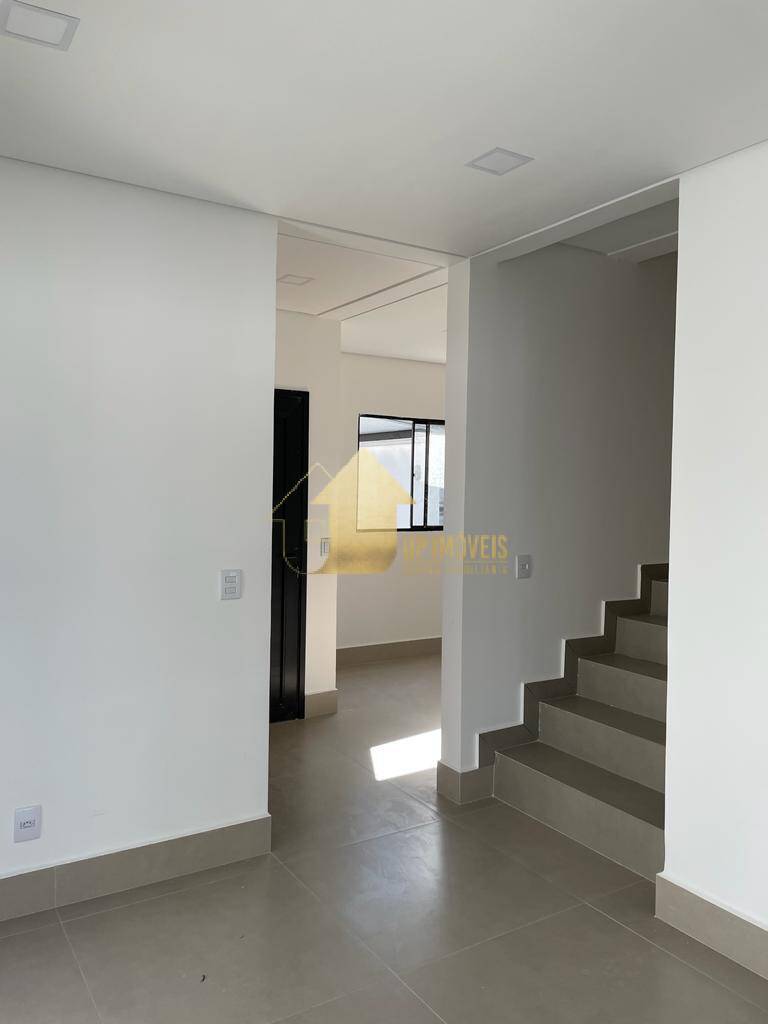 Casa à venda com 3 quartos, 120m² - Foto 4