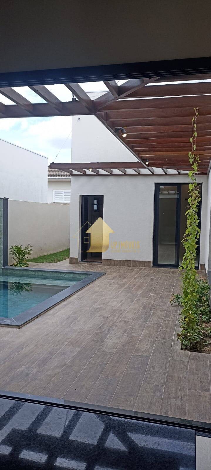 Casa de Condomínio à venda e aluguel com 4 quartos, 230m² - Foto 1