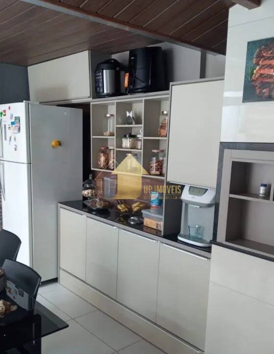 Casa de Condomínio à venda com 3 quartos, 141m² - Foto 2