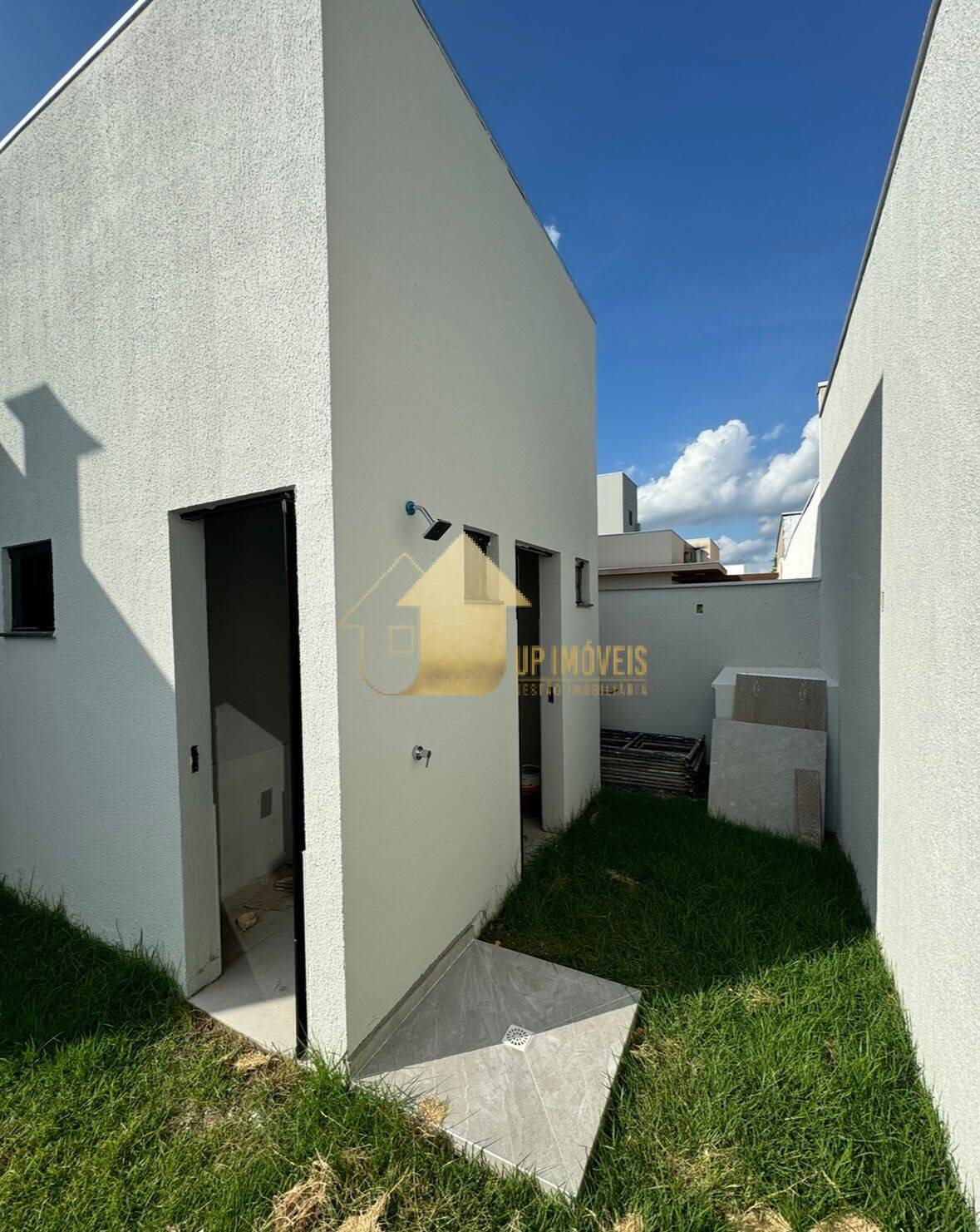 Casa de Condomínio à venda com 3 quartos, 130m² - Foto 2