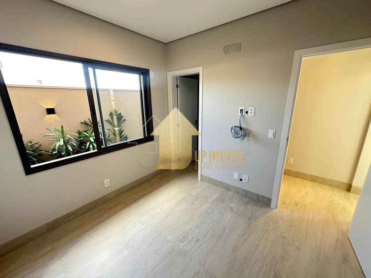 Casa de Condomínio à venda com 4 quartos, 263m² - Foto 3