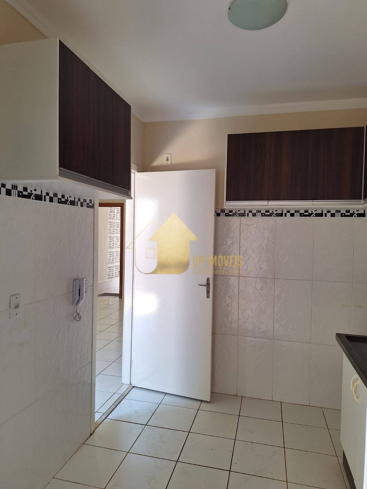 Casa de Condomínio para alugar com 3 quartos, 160m² - Foto 2