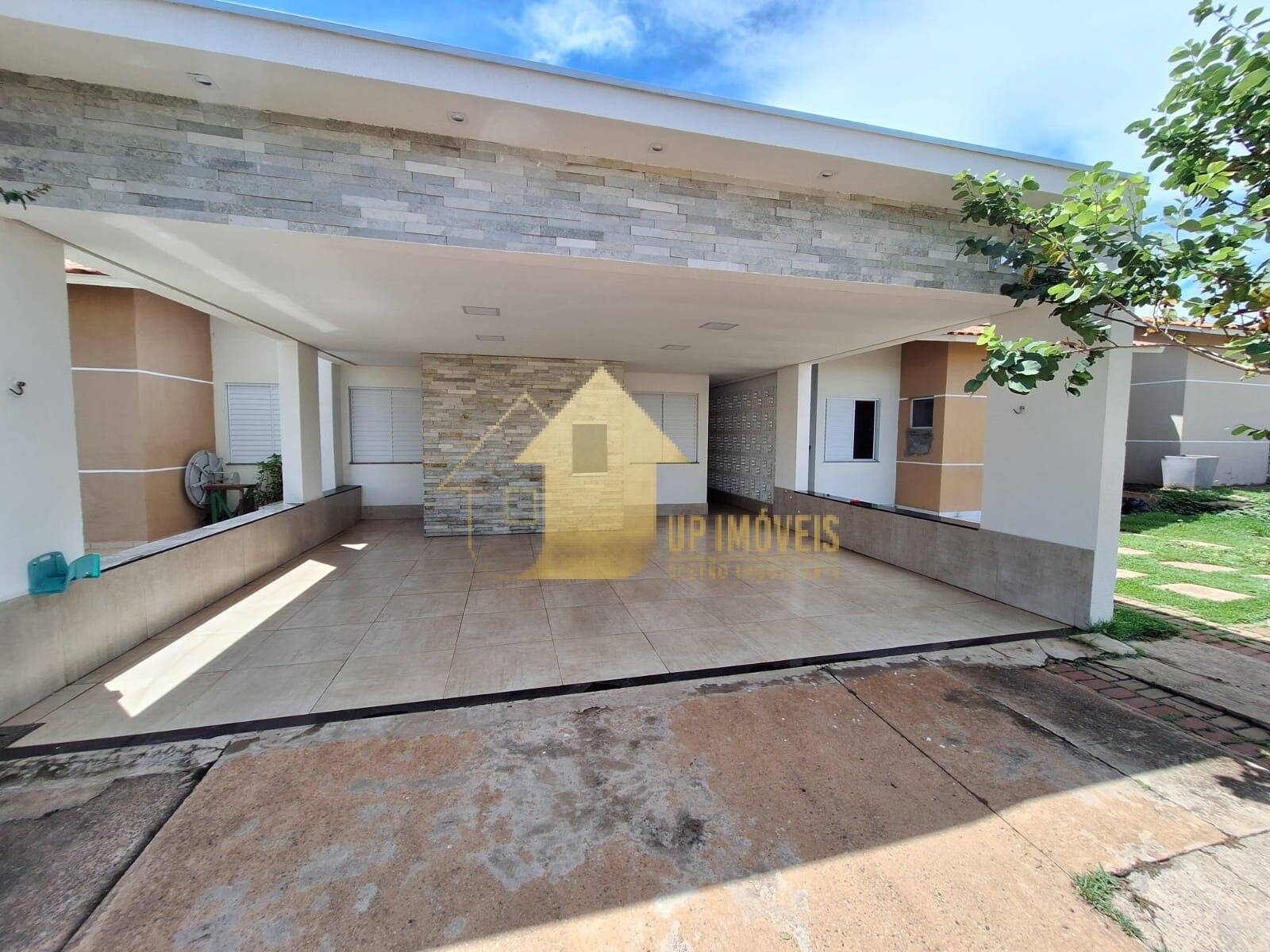 Casa de Condomínio para alugar com 3 quartos, 160m² - Foto 1