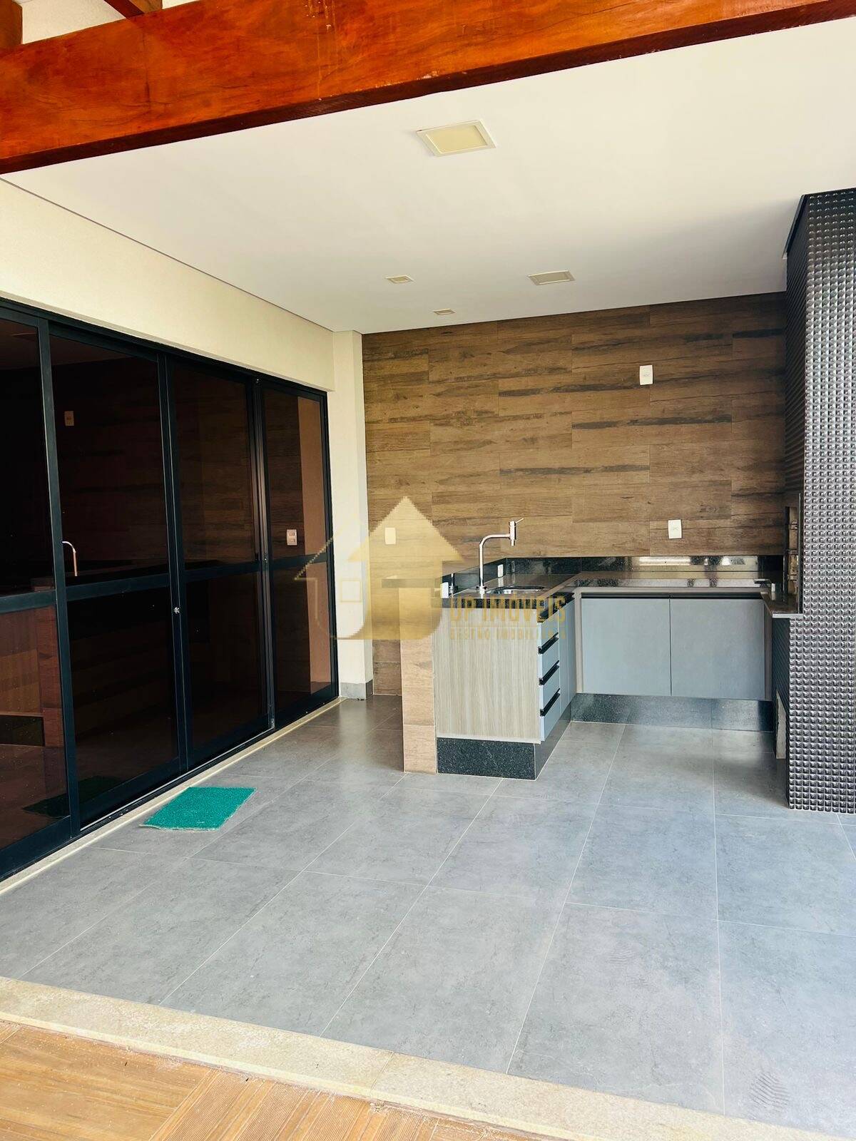 Casa para alugar com 5 quartos, 303m² - Foto 11