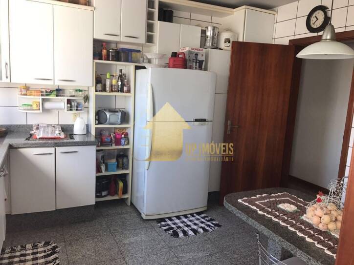 Apartamento à venda com 3 quartos, 181m² - Foto 9