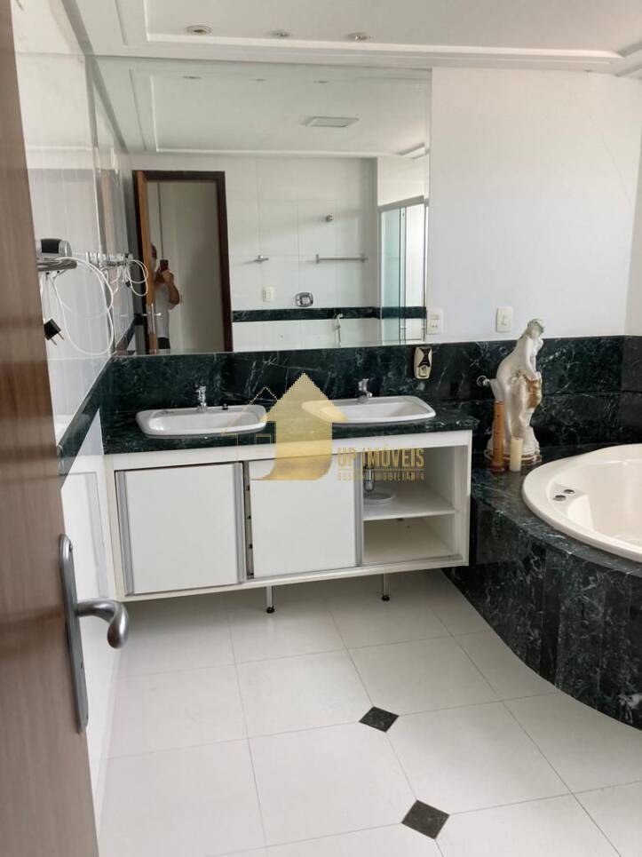 Apartamento à venda com 5 quartos, 256m² - Foto 1