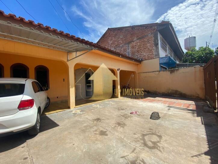 Casa à venda com 4 quartos, 250m² - Foto 1